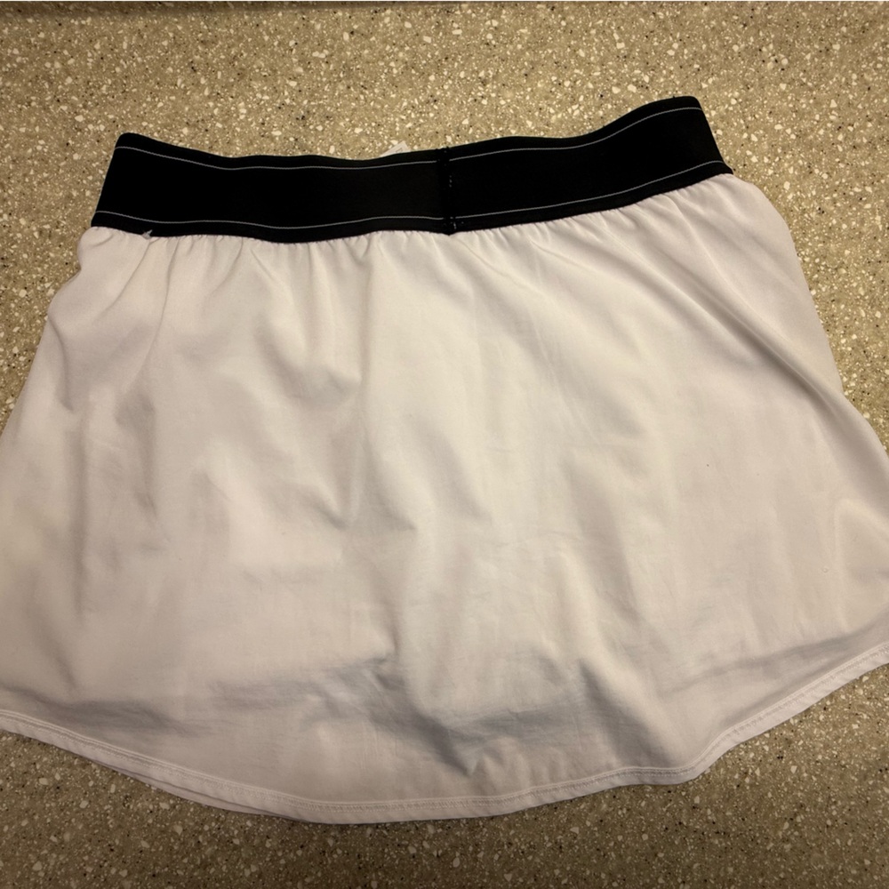 ALO Yoga Black and White Performance Waistband - Picture 4 of 6
